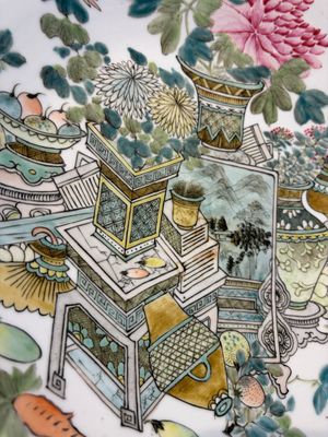 Two Chinese famille rose 'Antiquities' dishes, Guangxu marks, 19/20th C. — foto 11