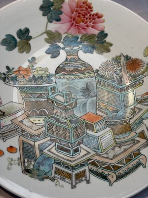 Two Chinese famille rose 'Antiquities' dishes, Guangxu marks, 19/20th C. — foto 4