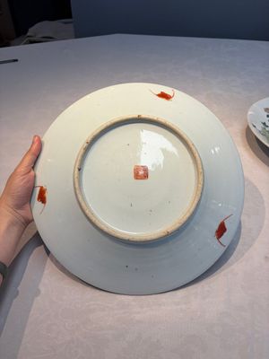 Two Chinese famille rose 'Antiquities' dishes, Guangxu marks, 19/20th C. — foto 5