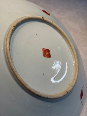 Two Chinese famille rose 'Antiquities' dishes, Guangxu marks, 19/20th C. — foto 6