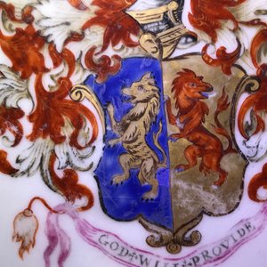 Two Chinese famille rose armorial English market dishes, Yongzheng/Qianlong — 照片 8