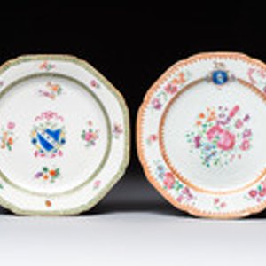 Two Chinese famille rose armorial saucers, Qianlong — photo 1