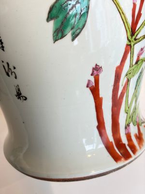 Two Chinese famille rose 'Birds among Flowering Branches' covered vases and a covered jar, 19/20th C. — foto 11