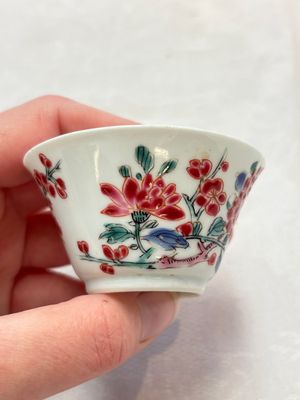 Two Chinese famille rose 'birds on flowering branches' cups and saucers, Yongzheng — 照片 6