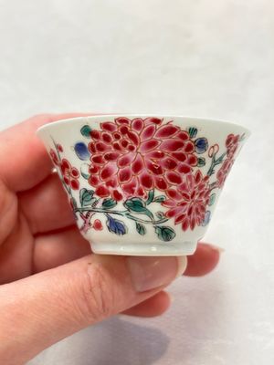 Two Chinese famille rose 'birds on flowering branches' cups and saucers, Yongzheng — 照片 7