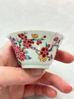Two Chinese famille rose 'birds on flowering branches' cups and saucers, Yongzheng — 照片 8
