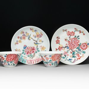 Two Chinese famille rose 'birds on flowering branches' cups and saucers, Yongzheng — 照片 1