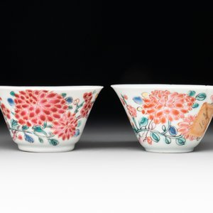 Two Chinese famille rose 'birds on flowering branches' cups and saucers, Yongzheng — 照片 4