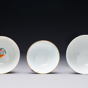 Two Chinese famille rose bowls, a 'Buddhist lion' plate and a 'Wu Shuang Pu' bowl, 19th C. — 照片 5