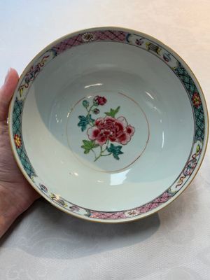 Two Chinese famille rose bowls with flowers and geese, Qianlong — photo 18