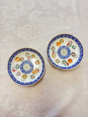 Two Chinese famille rose 'Brocade Ball' saucers, Tongzhi mark and of the period — photo 1