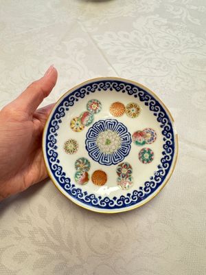 Two Chinese famille rose 'Brocade Ball' saucers, Tongzhi mark and of the period — photo 14