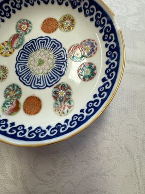 Two Chinese famille rose 'Brocade Ball' saucers, Tongzhi mark and of the period — photo 17