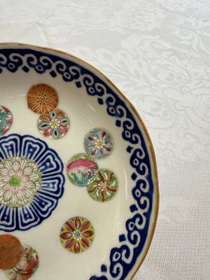 Two Chinese famille rose 'Brocade Ball' saucers, Tongzhi mark and of the period — photo 4