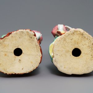 Two Chinese famille rose candle holders modelled as court ladies, Qianlong — 照片 6