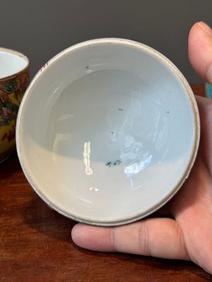 Two Chinese famille rose 'chupu' bowls and covers for the Straits or Peranakan market, Tongzhi mark and of the period — photo 13