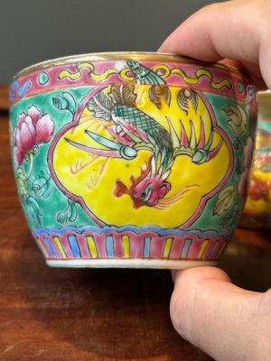 Two Chinese famille rose 'chupu' bowls and covers for the Straits or Peranakan market, Tongzhi mark and of the period — photo 17