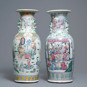 Two Chinese famille rose 'court scene' vases, 19th C. — 照片 1