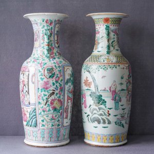 Two Chinese famille rose 'court scene' vases, 19th C. — 照片 8