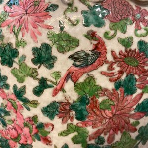 Two Chinese famille rose 'court scene' vases, 19th C. — photo 16