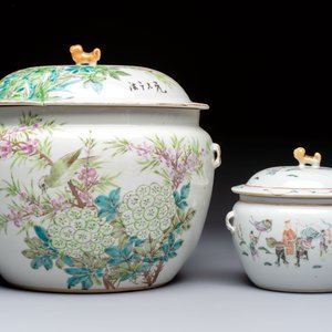 Two Chinese famille rose covered bowls and three grisaille saucers, Tongzhi and Qinghua Ciye Gongsi 慶華瓷業公司 marks, one signed Zi Wen 子文, 19/20th C. — photo 4