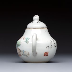 Two Chinese famille rose covered teapots and a qianjiang cai covered teapot, signed Wang Shaowei 王少維, 19th C. — foto 9