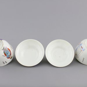 Two Chinese famille rose cups and covers with Wu Shuang Pu decoration, Daoguang mark and possibly of the period, 19th C. — foto 11