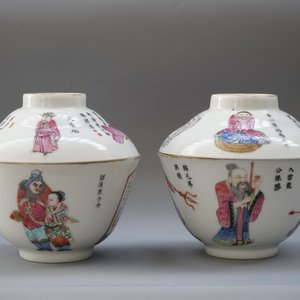 Two Chinese famille rose cups and covers with Wu Shuang Pu decoration, Daoguang mark and possibly of the period, 19th C. — foto 17