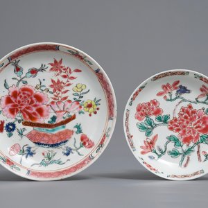 Two Chinese famille rose cups and saucers and a blue and white teapot, Kangxi/Qianlong — photo 2