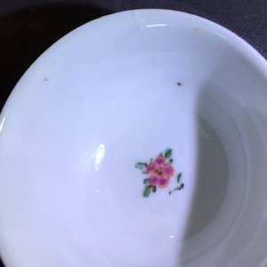Two Chinese famille rose cups and saucers, Yongzheng, 1723-1735 — 照片 22