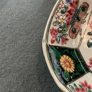 Two Chinese famille rose cups and saucers, Yongzheng/Qianlong — 照片 12