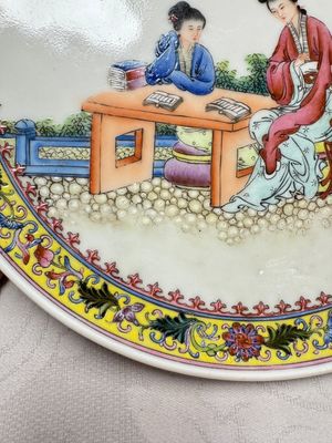 Two Chinese famille rose dishes and a plate with elegant beauties, Qianlong marks, 20th C — photo 2