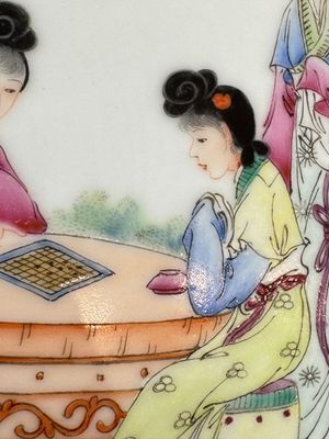 Two Chinese famille rose dishes and a plate with elegant beauties, Qianlong marks, 20th C — photo 21