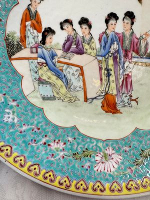 Two Chinese famille rose dishes and a plate with elegant beauties, Qianlong marks, 20th C — photo 28