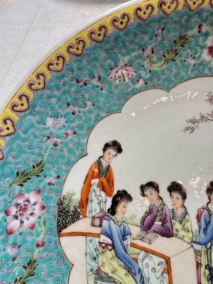 Two Chinese famille rose dishes and a plate with elegant beauties, Qianlong marks, 20th C — photo 29