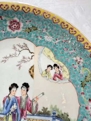 Two Chinese famille rose dishes and a plate with elegant beauties, Qianlong marks, 20th C — photo 30