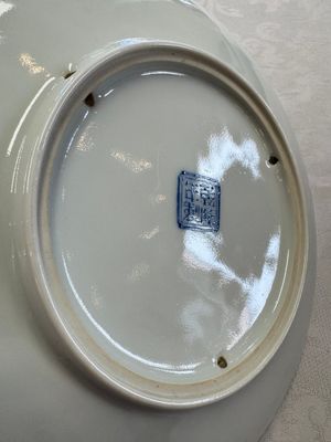 Two Chinese famille rose dishes and a plate with elegant beauties, Qianlong marks, 20th C — photo 10