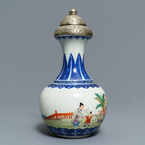 Two Chinese famille rose dishes and a silver-mounted vase, 19/20th C. — photo 7