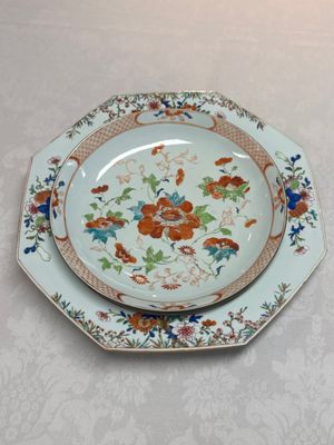 Two Chinese famille rose dishes with floral design, Yongzheng/Qianlong — photo 1