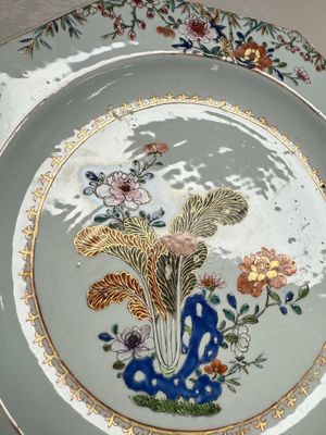 Two Chinese famille rose dishes with floral design, Yongzheng/Qianlong — photo 18