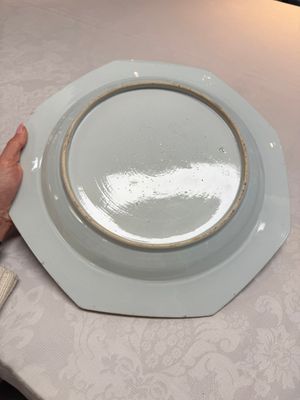 Two Chinese famille rose dishes with floral design, Yongzheng/Qianlong — photo 19