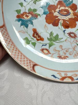 Two Chinese famille rose dishes with floral design, Yongzheng/Qianlong — photo 3