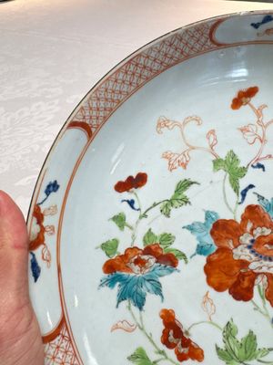 Two Chinese famille rose dishes with floral design, Yongzheng/Qianlong — photo 4