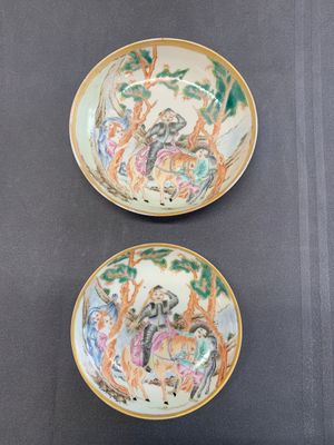 Two Chinese famille rose 'Don Quixote' saucers, 18/19th C. — photo 1