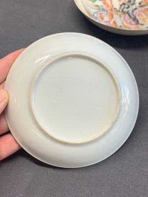 Two Chinese famille rose 'Don Quixote' saucers, 18/19th C. — photo 5