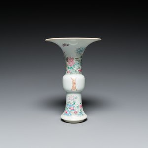 Two Chinese famille rose 'dragon' bowls and a vase with floral design, 19/20th C. — photo 2