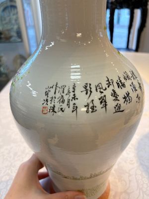 Two Chinese famille rose 'Elegant Beauties' vases, one with a Guan Yao Nei Zao 官窯內造 mark, signed Luo Su Shi 羅宿氏 and dated 1931, the other 19th C. — photo 14