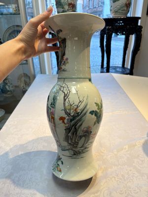 Two Chinese famille rose 'Elegant Beauties' vases, one with a Guan Yao Nei Zao 官窯內造 mark, signed Luo Su Shi 羅宿氏 and dated 1931, the other 19th C. — photo 2