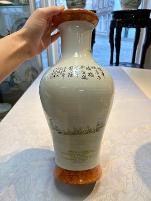 Two Chinese famille rose 'Elegant Beauties' vases, one with a Guan Yao Nei Zao 官窯內造 mark, signed Luo Su Shi 羅宿氏 and dated 1931, the other 19th C. — photo 9