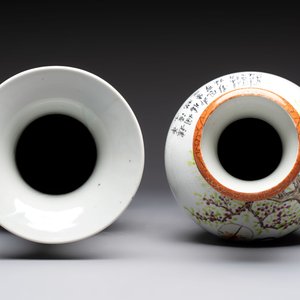Two Chinese famille rose 'Elegant Beauties' vases, one with a Guan Yao Nei Zao 官窯內造 mark, signed Luo Su Shi 羅宿氏 and dated 1931, the other 19th C. — photo 6